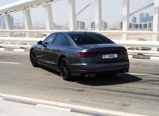 Audi S8